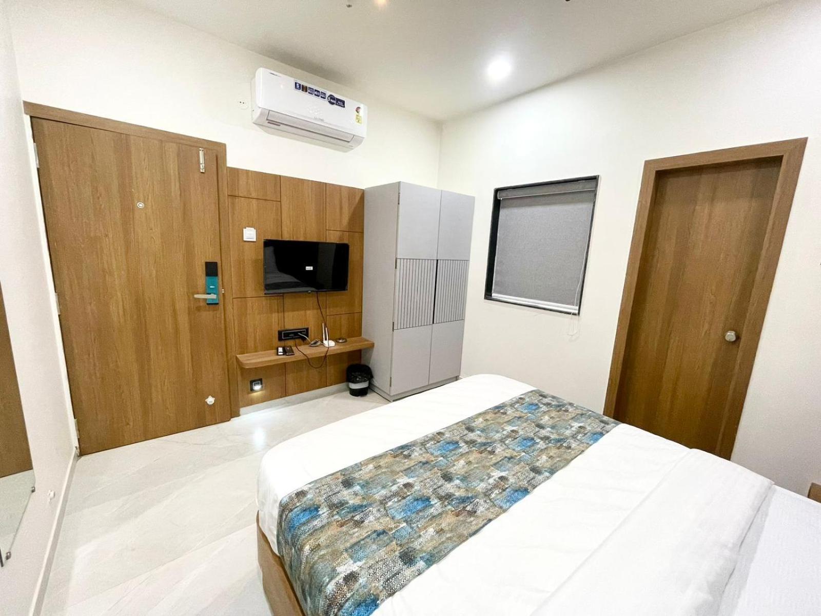 Hotel Royal Elite Rajkot Ngoại thất bức ảnh