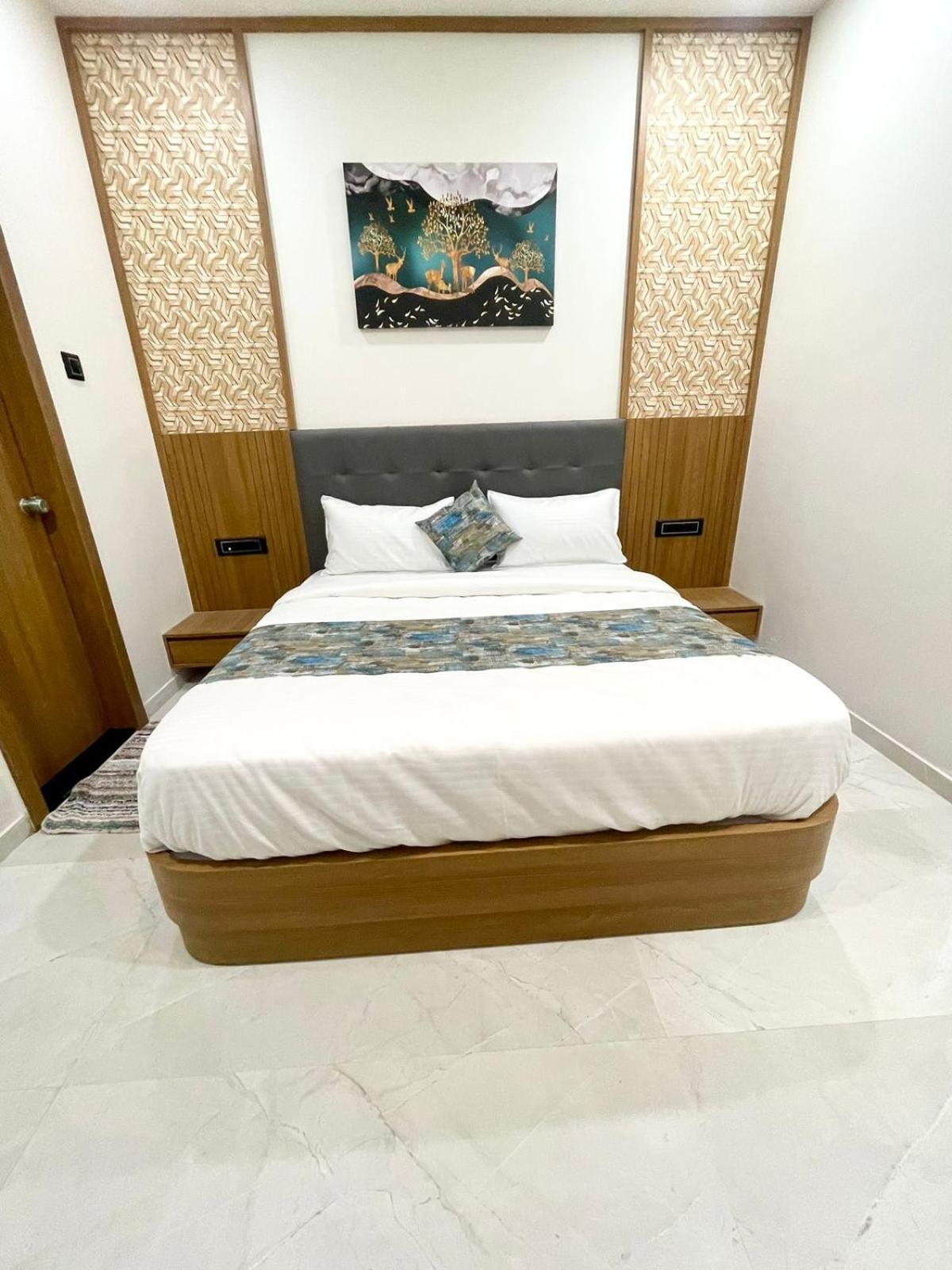 Hotel Royal Elite Rajkot Ngoại thất bức ảnh