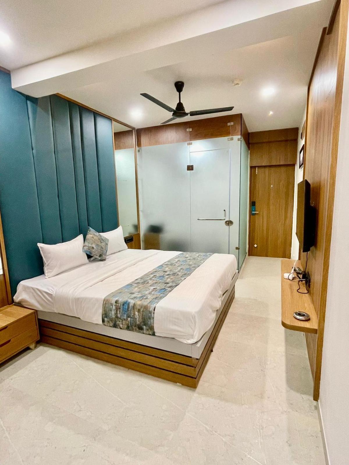 Hotel Royal Elite Rajkot Ngoại thất bức ảnh
