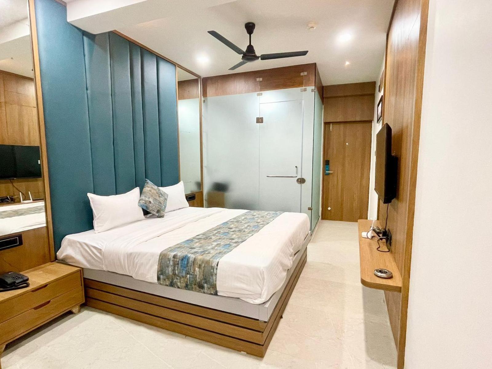 Hotel Royal Elite Rajkot Ngoại thất bức ảnh