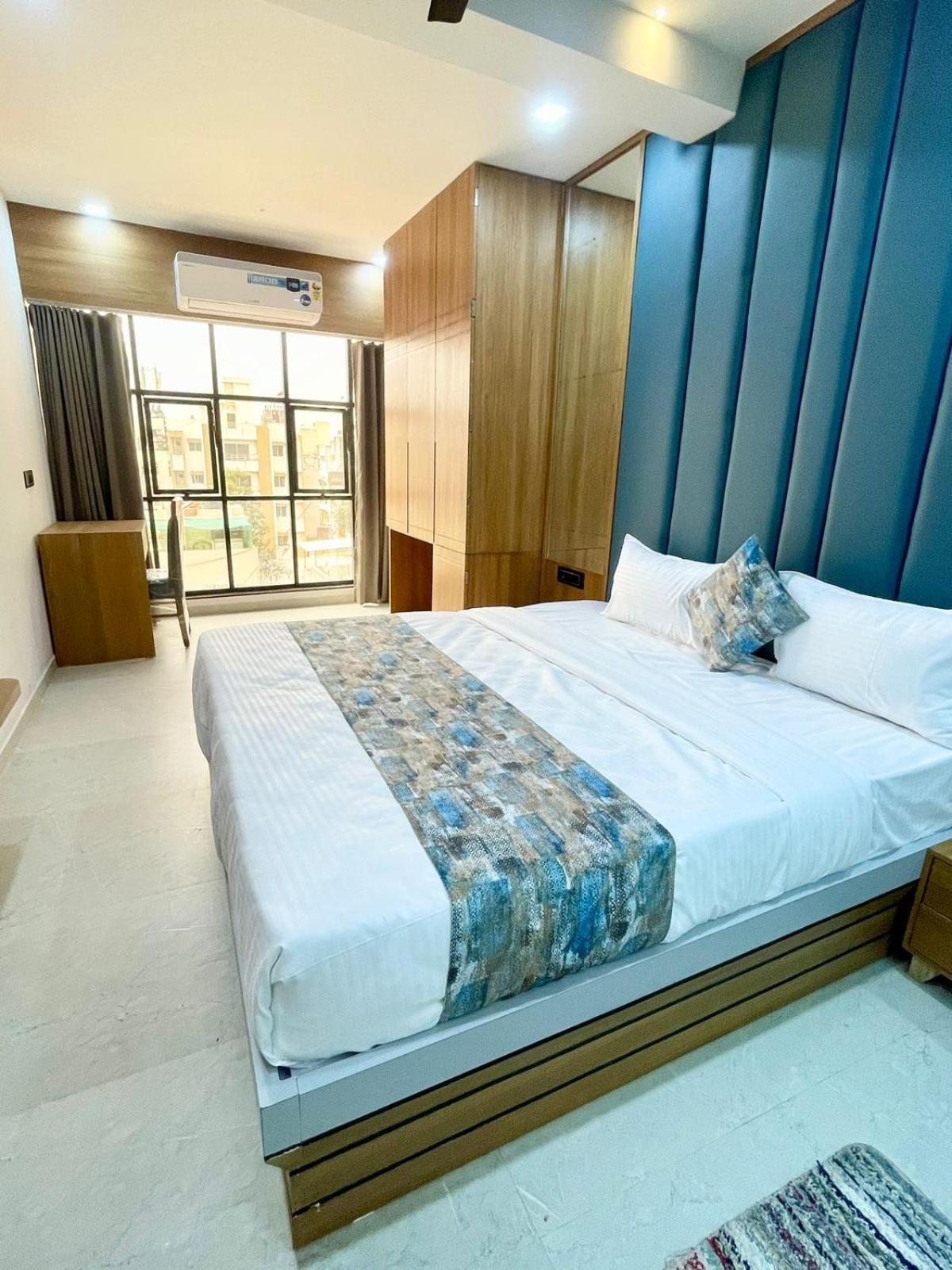 Hotel Royal Elite Rajkot Ngoại thất bức ảnh