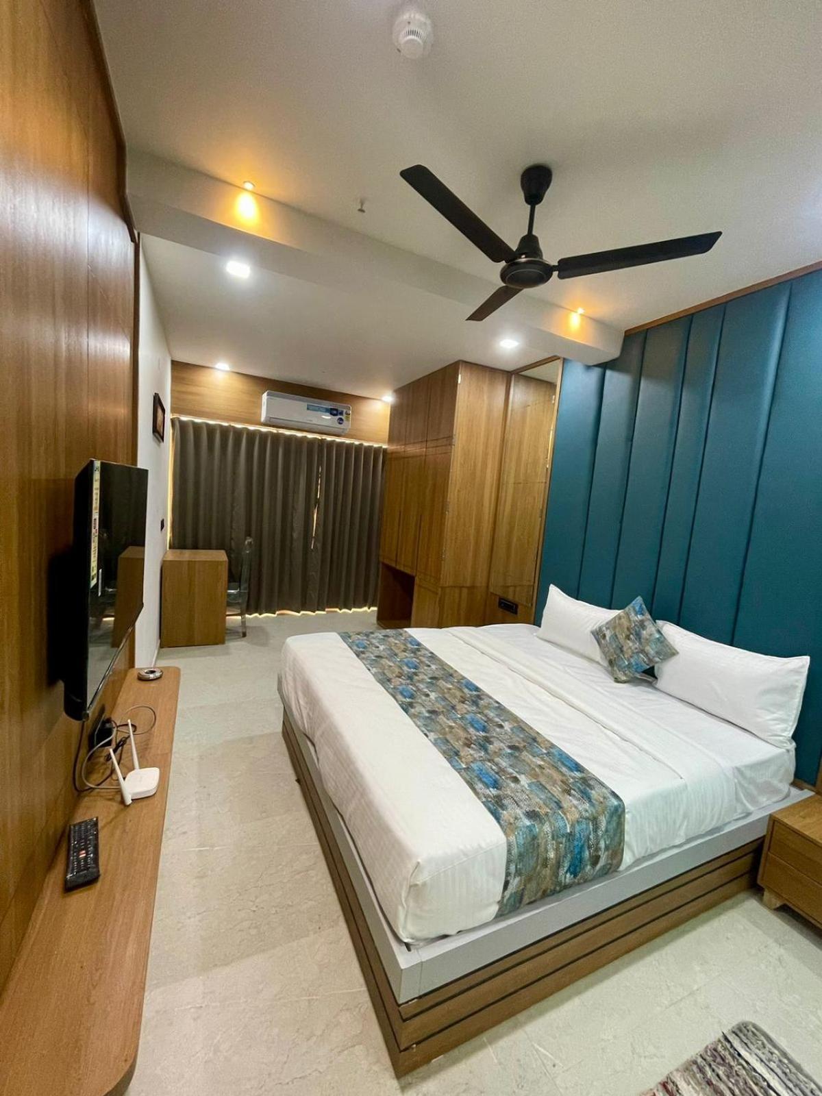 Hotel Royal Elite Rajkot Ngoại thất bức ảnh