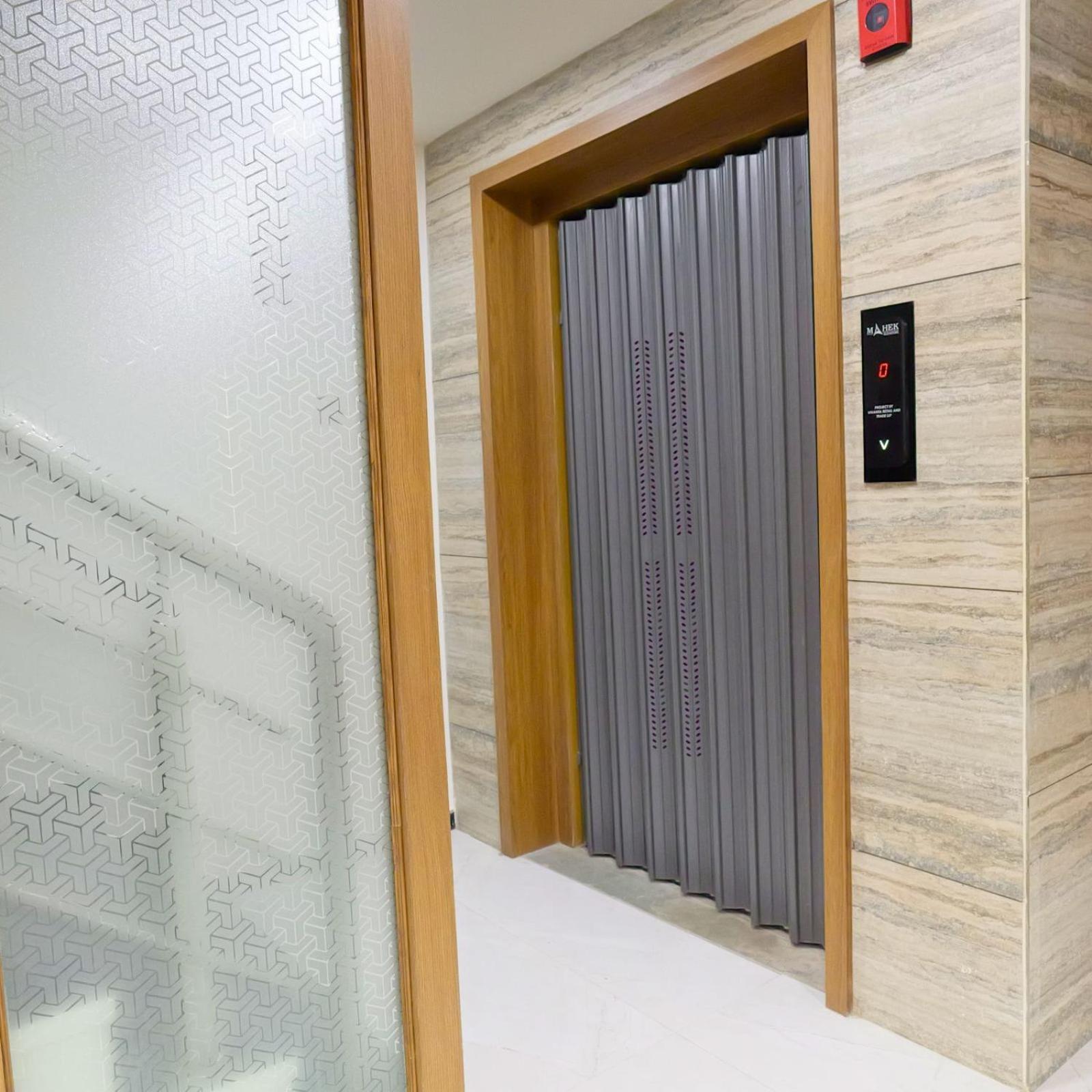 Hotel Royal Elite Rajkot Ngoại thất bức ảnh